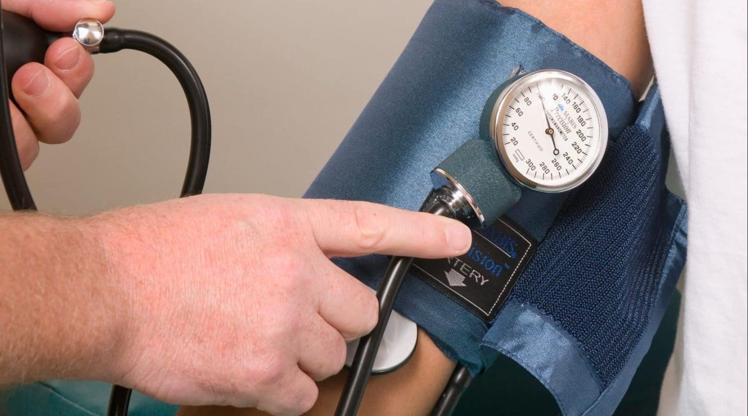 Should there be preferential healthcare for healthcare workers?